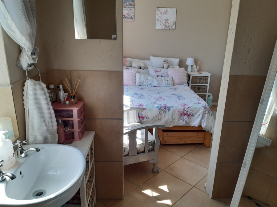 To Let  Bedroom Property for Rent in Van Der Hoff Park North West